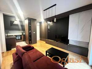 Šumatovačka, luksuzan dvoiposoban stan u novoj zgradi sa garažom. ID#2631