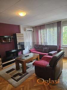 Izdaje se odličan stan na Bulevaru Nemanjića, 73m2