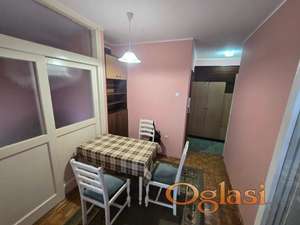 Grbavica Puskinova odmah useljiv dvosoban stan za dve studentkinje iz Vojvodine - 300 eura