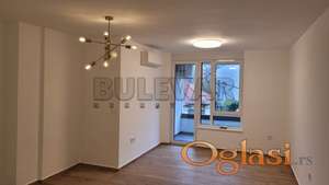 Izdaje se nov stan sa garažnim mestom kao poslovni prostor u centru Niša 54m2