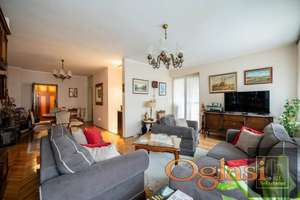 Porodični četvorosoban stan u kvalitetnoj zgradi od fasadne cigle! Telep