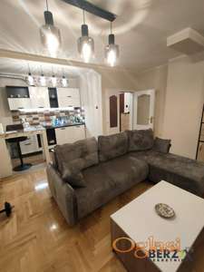 KOMPLETNO RENOVIRAN PROSTRAN DVOSOBAN STAN NA BULEVARU EVROPE