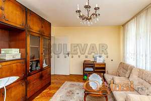 Na prodaju trosoban stan, 72m2 na Trgu kralja Aleksandra