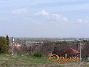 Čerević plac 8ari gradj. sa pogledom na Dunav HITNO!