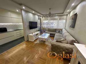 Moderno opremljen, četvorosoban, parking mesto, ostava, Telep!