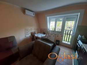 Izdaje se stan na Paliluli