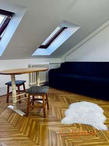 RENOVIRANA GARSONJERA 20M2 POTKROVLJE BULEVAR, BLIZU FUTOŠKE PIJACE, 250EU