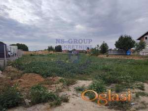 Odlična lokacija, 500m od autoputa, svi priključci pored