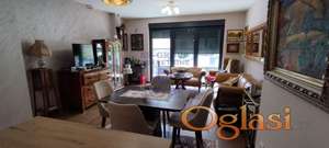 URBANA VILA,PRIPADAJUĆI DEO DVORIŠTA!