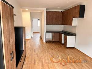 Dvosoban stan Petrovaradin 42m2 + parking u dvorištu, HITNO!