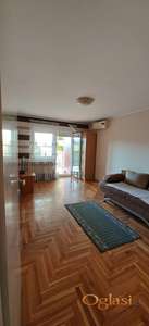 Izdaje se namešten stan na Bulevaru cara Lazara