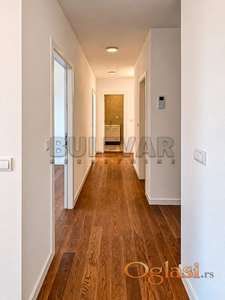 Izdaje se poslovni prostor u Planet residence,103m2