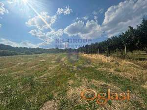 Prostran plac na ulazu u Bukovac!!!