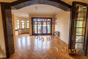 Prostrana kuća na Sajmu, 324m2