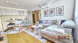  LUKSUZAN DVOSOBAN STAN - BULEVAR OSLOBOĐENJA 