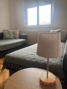Izdaje se jednosoban stan – Kosančić Ivana, Novi Sad