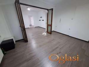 Savski trg, poslovni prostor, 77m2 ID#30131