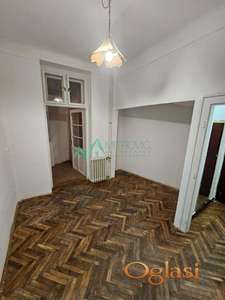 Retko u ponudi,manji stan sa visokim plafonima,Kej-centar,odlična investicija !