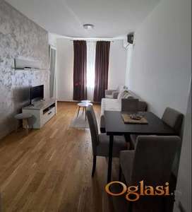 Izdaje se 1.5 stan u Kraljevom Parku + parking