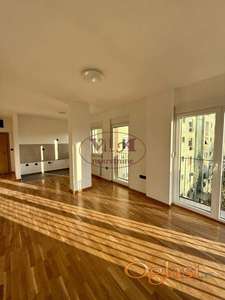 Novi Sad, Sajam, sjajan trosoban stan na odlicnoj lokaciji