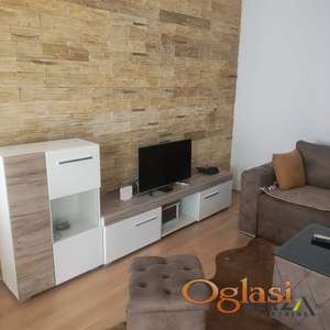 LEPO NAMEŠTEN JEDNOIPOSOBAN DUPLEX U CENTRU