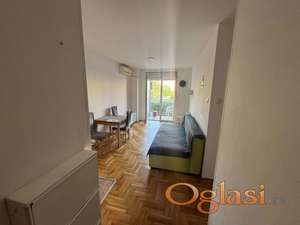 Prodaje se prelep stan na Novoj Detelinari