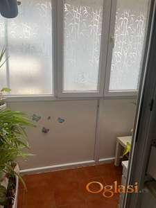 Izdavanje stana kod Sajma, u blizini medicinskog fakulteta