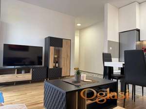 Izdavanje stanova Novi Sad – Lux jednoiposoban namešten stan 47m2, Salajka, odlična lokacija, terasa, podno grejanje