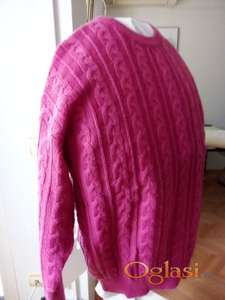 Džemperi raznih boja i mustri
