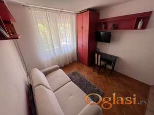 ODLIČNA NAMEŠTENA GARSONJERA NA GRBAVICI 250 EVRA