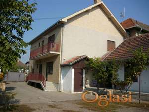 Prostrana kuća vrhunskog kvaliteta gradnje, sa pomoćnim objektima