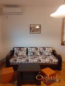 NAMEŠTENA KOMFORNA GARSONJERA NA ADICAMA 