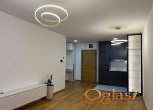  ODLIČAN POSLOVNI PROSTOR POGODAN ZA KANCELARIJE U STAROM GRADU