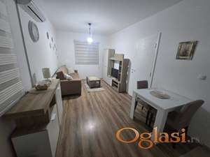 Novi Sad - Adice - garsonjera - za zaposlenu žensku osobu - nije pet friendly - odmah useljivo - 250 eura