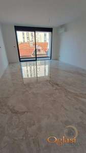 <p>NOV PRAZAN ČETVOROSOBAN LUX STAN SA PARKINGOM, CENTAR