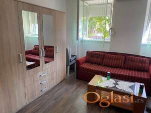 Izdaje se garsonjera 28 m2 Novi Sad,Podbara