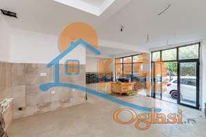 Izdaje se lokal u prizemlju novogradnje, strogi centar, 165 m2 u dva nivoa + 70 m2 (bašta)