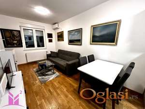 * Novi Sad - Kraljev Park * parking