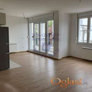 Izdaje se polunamešten stan površine 77 m², u delu Cara Dušana
