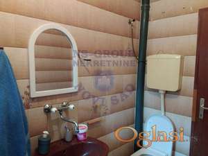 U ponudi prostrana spratna kuća od čvrtog materijala!