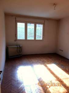 Uknjizen stan 49,5m2 sa pogledom na Dunav - Karaburma