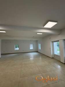 Iznajmljujem lokal 200m2 u Beški