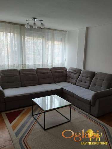ODMAH USELJIV DVOSOBAN STAN NA LIMANU II