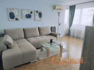 ODLIČAN STAN SA PRELEPIM POGLEDOM