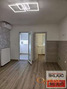 BULEVAR, 33m2 + terasa, Jednoiposoban, Renoviran