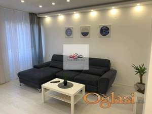 ŽELEZNIČKA STANICA,LUX NAMESTEN STAN,CENA 700e