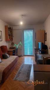 Izdaje se jednoiposoban, potpuno namešten stan – blizina Sajma 