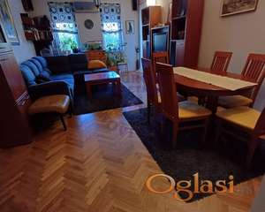 Trosoban stan na Novj Detelinari,72m2