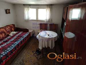 Specifican stan na atraktivnoj lokaciji