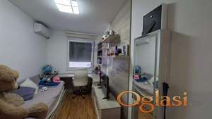 Dvoiposoban stan sa parking mestom!